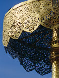 Close-up of a Gilded Metalwork Umbrella, Doi Suthep Temple, Chiang Mai, Thailand Lámina fotográfica por Ken Gillham