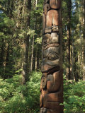 Totem, Sitka, Alaska, USA Photographic Print by Gavin Hellier