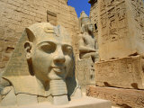 Statue of Ramses II and Obelisk, Luxor Temple, Luxor, Egypt, North Africa Photographie par Gavin Hellier