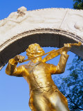 Statue on Strauss Monument in Stadt Park, Vienna, Austria, Europe Lámina fotográfica por Gavin Hellier