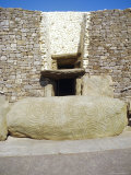 Neolithic Site, Newgrange, County Meath, Ireland, Eire Photographie par Michael Jenner