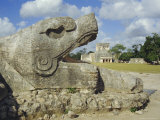Serpent's Head at Bottom of Great Pyramid, Chichen Itza, Mayan Site, Mexico, Central America Photographie par Christopher Rennie