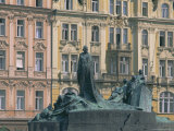 Jan Hus Monument in Old Town Square, Prague, Unesco World Heritage Site, Czech Republic, Europe Photographie par Hans Peter Merten