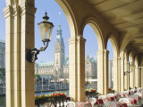 Alsterarkaden and Town Hall, Hamburg, Germany, Europe Photographie par Hans Peter Merten