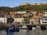 Scarborough, Harbour and Seaside Resort with Castle on the Hill, Yorkshire, England Photographie par Adina Tovy