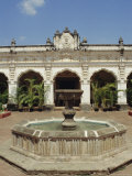 University of San Carlos (1681), Now Colonial Art Museum, Antigua, Guatemala, Central America Photographie par Christopher Rennie