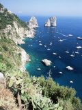 View Over Southern Coast to the Faraglioni Rocks, Island of Capri, Campania, Italy, Mediterranean Fotografiskt tryck av Ruth Tomlinson View Over Southern Coast to the Faraglioni Rocks, Island of Capri, Campania, Italy, Mediterranean Fotografiskt tryck av Ruth Tomlinson