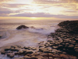 The Giant's Causeway, County Antrim, Ulster, Northern Ireland, UK, Europe Lámina fotográfica por Roy Rainford