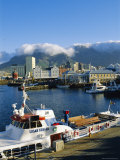 V & a Waterfront with Table Mountain, Cape Town, South Africa Photographie par Fraser Hall