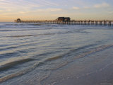 Naples Beach and Pier, Naples, Florida, USA Photographie par Fraser Hall