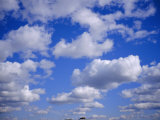 Blue Sky and Puffy White Clouds Photographie par Fraser Hall