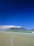 Table Mountain from Bloubergstrand, Cape Town, South Africa Photographie par Fraser Hall