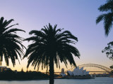 Sydney Opera House and Harbour Bridge at Dusk, Sydney, New South Wales, Australia Photographie par Fraser Hall
