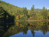 Lake Reflections Near Jackson, New Hampshire, New England, USA Photographie par Fraser Hall