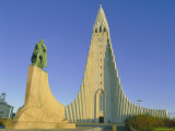 Statue of Liefur Eiriksson and the Hallgrimskikja Church, Reykjavik, Iceland, Polar Regions Photographic Print by Simon Harris