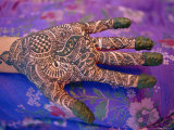 Hand Decorated with Design in Henna, Rajasthan, India Fotografie-Druck von Bruno Morandi