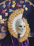 Person Wearing Masked Carnival Costume, Venice Carnival, Venice, Veneto, Italy Photographie par Bruno Morandi