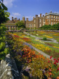 Sunken Gardens, the Origin of the English Nursery Rhyme 'Mary Mary Quite Contrary', London, England Photographie par Walter Rawlings