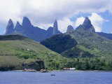 View Across Sea to Island, Fatu Hiva, Marquesas Islands, French Polynesia, South Pacific Islands Lámina fotográfica por Sybil Sassoon View Across Sea to Island, Fatu Hiva, Marquesas Islands, French Polynesia, South Pacific Islands Lámina fotográfica por Sybil Sassoon