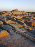 The Citadel with Buddhist Stupa 2nd Century Ad, Mohenjodaro, Pakistan Photographie par Ursula Gahwiler