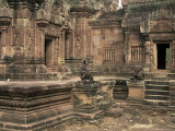 Inner Enclosure of Bante Srei Temple, Dating from the 10th Century, Angkor, Cambodia, Indochina Lámina fotográfica por Upperhall Ltd