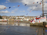 England Flag on Boat Mast in South Bay, North Yorkshire, England Fotografisk trykk av Pearl Bucknell