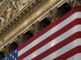 New York Stock Exchange and American Flag, Wall Street, Financial District, New York, USA Stampa fotografica di Amanda Hall