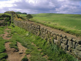 Hadrian's Wall Dating from Roman Times, Looking Towards Crag Lough, Northumbria, England, UK Fotografisk trykk av Jeremy Bright