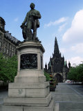 Statue of David Livingstone and the Cathedral, Glasgow, Scotland, United Kingdom, Europe Photographie par Yadid Levy