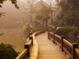 Jochen Schlenker - Footpath and Pavillon, West Lake, Hangzhou, Zhejiang Province, China, Asia Fotografická reprodukce Jochen Schlenker - Footpath and Pavillon, West Lake, Hangzhou, Zhejiang Province, China, Asia Fotografická reprodukce