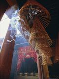 Huge Incense Spirals Which Burn for Hours, Phung Son Tu Pagoda, Ho Chi Minh City (Saigon), Vietnam Photographie par Robert Francis