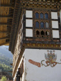 Phallus Painted on Wall of House to Ward off Evil Spirits, Paro, Bhutan, Asia Photographie par Angelo Cavalli