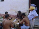 Group of Men Playing Dominos, Trinidad, Sancti Spiritus, Cuba Fotografie-Druck von J P De Manne