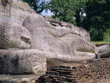Reclining Buddha Statue, Buddha Entering Nirvana, Polonnaruwa, Sri Lanka Lámina fotográfica por J P De Manne Reclining Buddha Statue, Buddha Entering Nirvana, Polonnaruwa, Sri Lanka Lámina fotográfica por J P De Manne