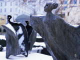 Snow Covered Statues in Frantiskanska Garden, Nove Mesto, Prague, Czech Republic, Europe Photographie par Richard Nebesky