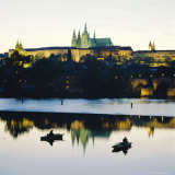 St. Vitus Cathedral and Prague Castle Across the River Vltava, Prague, Czech Republic, Europe Photographie par Christopher Rennie