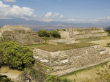 Looking West in the Ancient Zapotec City of Monte Alban, Near Oaxaca City, Oaxaca, Mexico Lámina fotográfica por Robert Harding