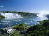 Niagara Falls on the Niagara River That Connects Lakes Ontario and Erie, New York State, USA Photographie par Robert Francis