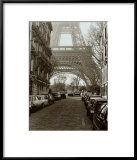 La Tour Eiffel vue d'une rue Art par Clay Davidson