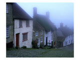 Street of "Gold Hill" Shrouded in Fog, Shaftesbury, Dorset, England Photographie par Jan Stromme