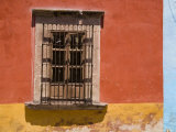 Barred Window in a Painted Building, San Miquel de Allende, Mexico Photographie par David Evans