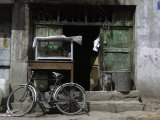 Bicycle Outside a Shop in the Market, Qinghai, China Photographie par David Evans