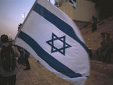 Israel, Jerusalem: Israeli Flag Being Waved at the Wailing Wall Fotografisk trykk av Brimberg & Coulson