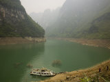 Boat Docked in Flooded Furong River, Chongqing Province, China Photographie par David Evans