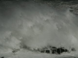 Immense Wave Crashes Onto a Rock Shelf with Destructive Force, Australia Photographie par Jason Edwards