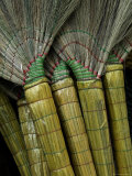 Hand Made Brooms for Sale in a Market in Xining, Qinghai, China Fotografisk tryk af David Evans