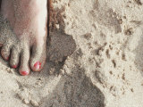 Foot with Pink Toenails in the Sand on a Beach, Hawaii Fotografisk trykk av Ira Block