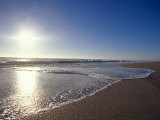 Gentle Waves Lap Onto a Pristine Sandy Beach with the Sun Reflecting, Australia Photographie par Jason Edwards