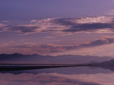 Great Salt Lake at Dusk, Utah Valokuvavedos tekijänä Kenneth Garrett Great Salt Lake at Dusk, Utah Valokuvavedos tekijänä Kenneth Garrett