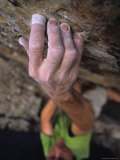 Hand Reaches Up for a Small Hold on a Rock Climb in Wyoming Impressão fotográfica por Bobby Model